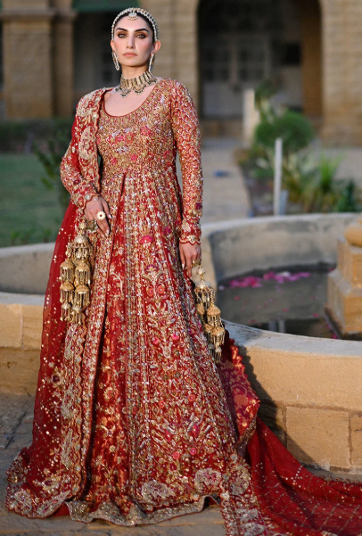 The Ivory & Gold Grace